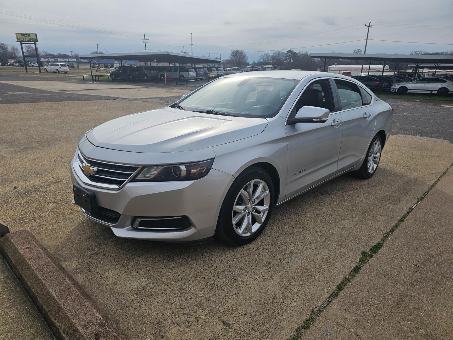 2017 SILVER Chevrolet Impala LT (2G1105S38H9) with an 3.6L V6 DOHC 24V engine, 6A transmission, located at 533 S Seven Points BLVD, Seven Points, TX, 75143, (430) 255-4030, 32.313999, -96.209351 - Photo#0